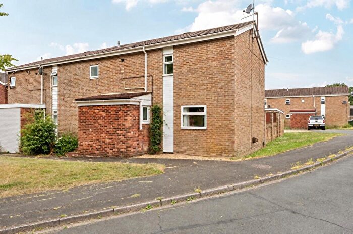 3 Bedroom Semi-Detached House For Sale In Belvoir Close, Fareham, Hampshire, PO16