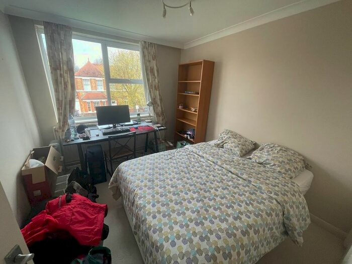 2 Bedroom Flat To Rent In Howards Lane, London, SW15