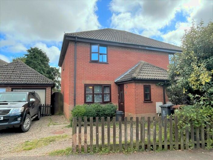 3 Bedroom Semi-Detached House To Rent In Station Close, Martham, NR29