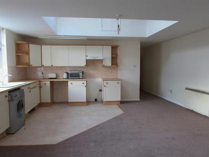1 Bedroom Property To Rent In Market Place, Penzance, TR18