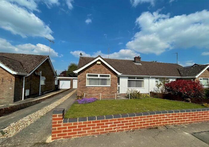 3 Bedroom Bungalow For Sale In Canney Close, Chiseldon, Swindon, SN4