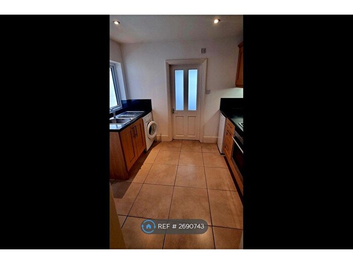 1 Bedroom Flat To Rent In Norfolk Road, Reading, RG30