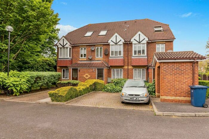 1 Bedroom Apartment To Rent In Dorset Mews, Finchley Central, N3