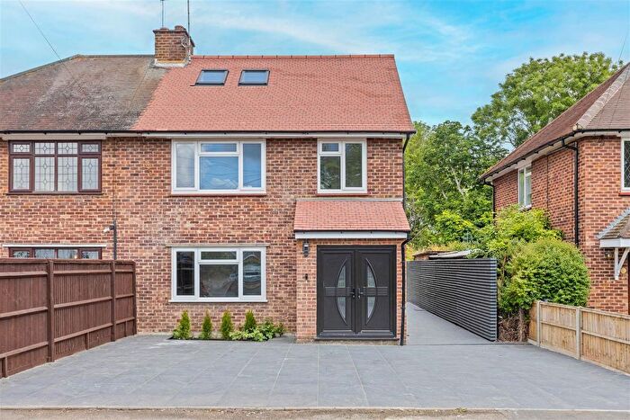 5 Bedroom Property For Sale In Keepers Farm Close, Windsor, SL4