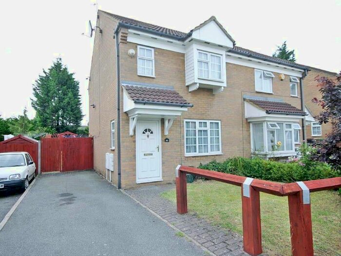 3 Bedroom Semi-Detached House To Rent In Dorrington Close, Luton, LU3