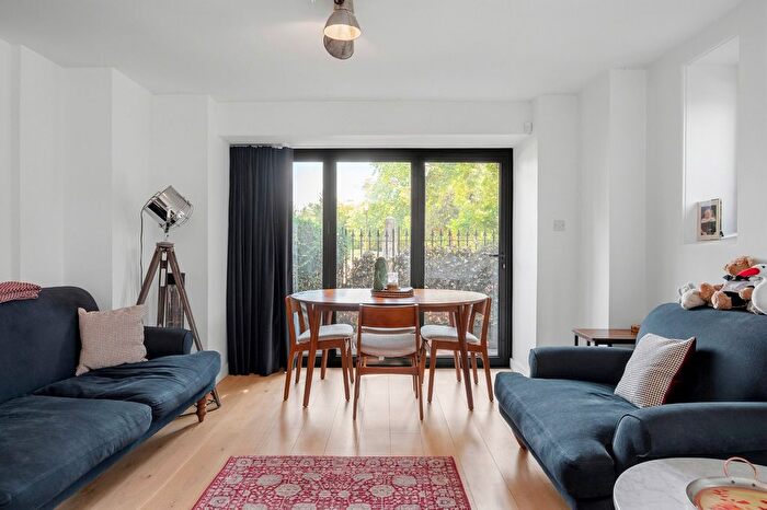 3 Bedroom Flat To Rent In Steeple Court, Coventry Road, Bethnal Green, London, E1