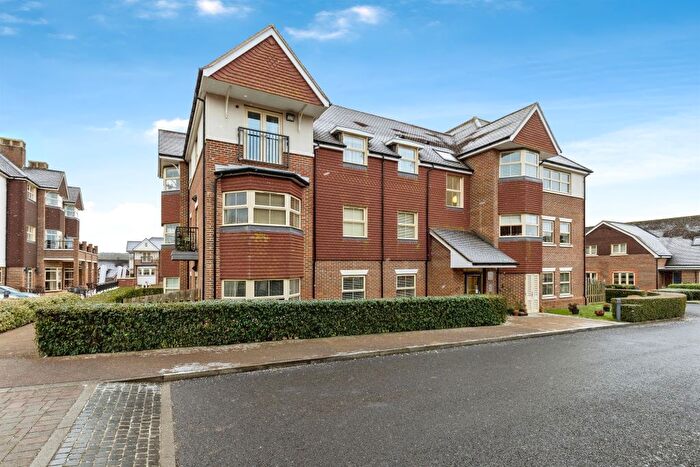 2 Bedroom Flat For Sale In Durrants Drive, Faygate, Horsham, RH12