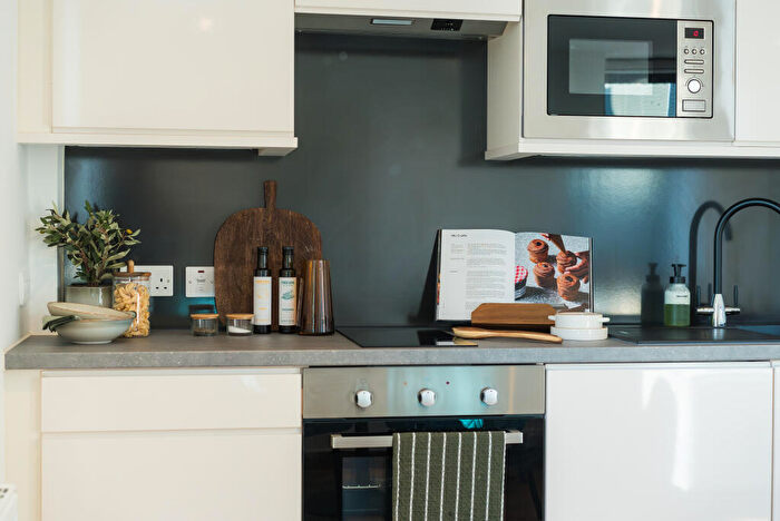 3 Bedroom Apartment To Rent In Apt, Live Oasis Merrion Street Gardens #, LS2