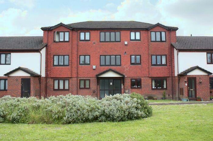 2 Bedroom Flat To Rent In Tate Mews, Old Redbridge, SO15