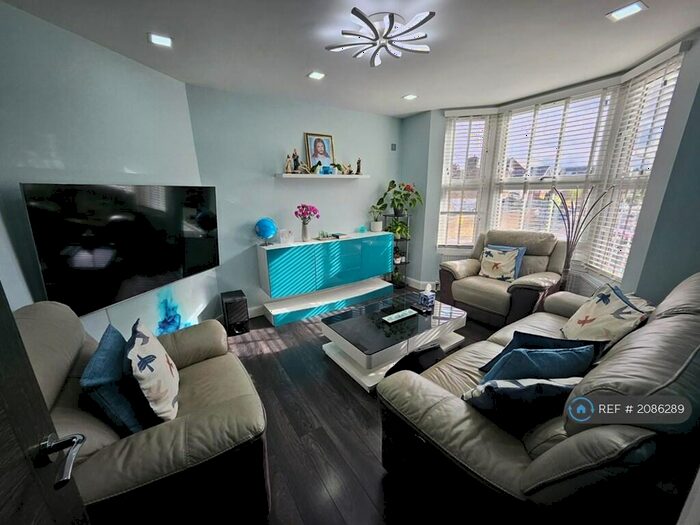 4 Bedroom Maisonette To Rent In Grange Avenue, London, N12