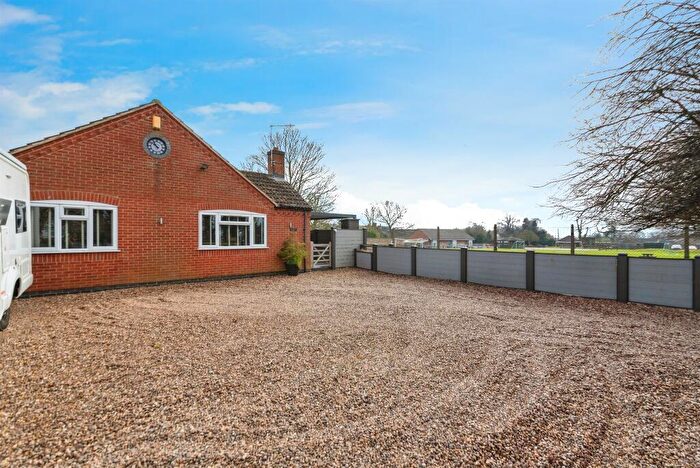 4 Bedroom Detached Bungalow For Sale In Back Lane, Caythorpe, Grantham, NG32