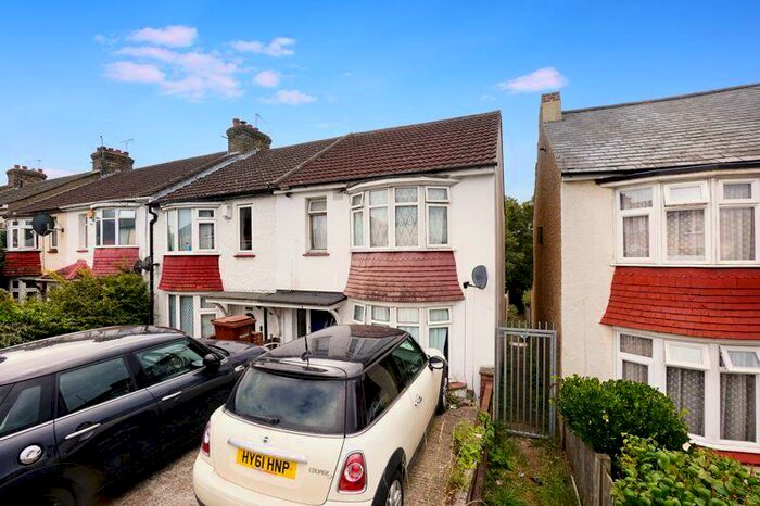 1 Bedroom Flat To Rent In Palmerston Road, Chatham, ME4