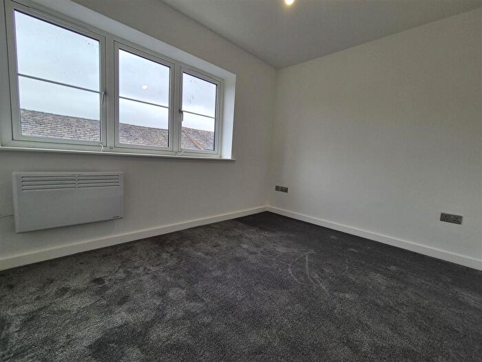 2 Bedroom Apartment To Rent In Stamford Street, Ashton-Under-Lyne, OL6