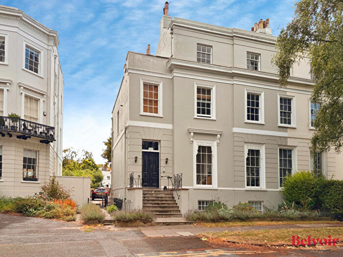 1 Bedroom Apartment For Sale In Pittville Lawn, Cheltenham, GL52