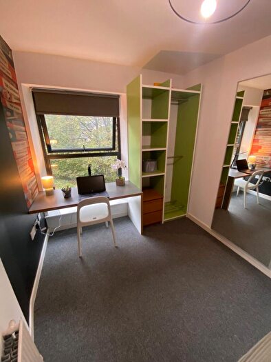 6 Bedroom Terraced House To Rent In Whitegate Road, Huddersfield, HD4