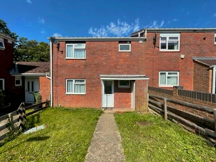 3 Bedroom Terraced House To Rent In Schubert Road, Basingstoke, RG22