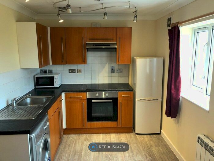 1 Bedroom Flat To Rent In Cabot Court, Bristol, BS7