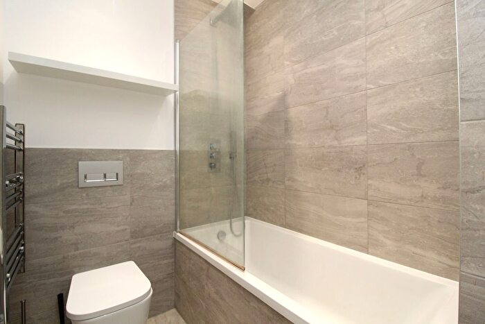 1 Bedroom Flat To Rent In Hubert Road, CM14