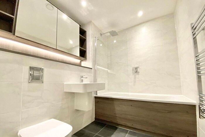 1 Bedroom Property To Rent In Abbotsfield Court, Lakeside Drive, London, NW10