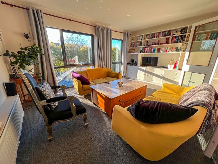 1 Bedroom End Of Terrace House For Sale In Winchilsea Crescent, West Molesey, KT8