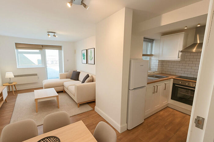 1 Bedroom Ground Maisonette To Rent In Kingsdown Road, London, N19