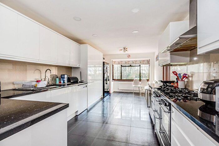 4 Bedroom Detached House For Sale In Lackmore Gardens, Woodcote, Reading, RG8