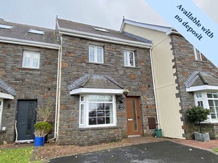 3 Bedroom Town House To Rent In Ashley Court, Crofty, SA4