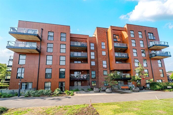 2 Bedroom Flat For Sale In Callender Road, Erith, DA8
