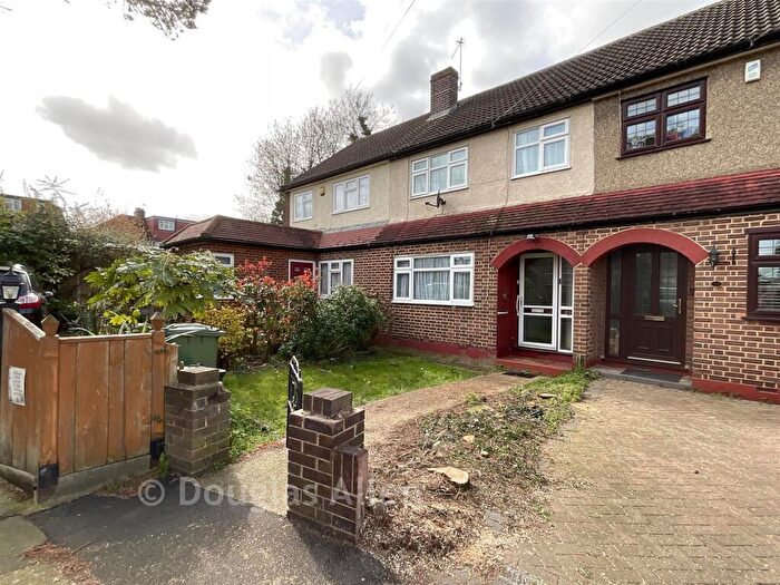3 Bedroom Terraced House For Sale In Stanley Close, Hornchurch, Essex, RM12