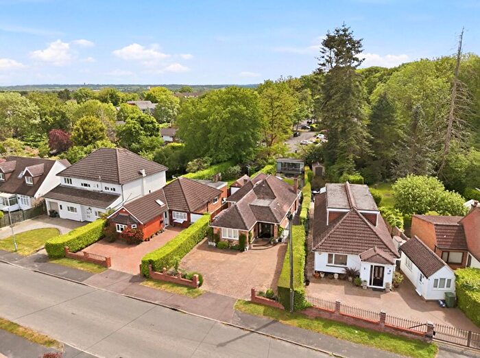 3 Bedroom Bungalow For Sale In Mayflower Road, Park Street, St. Albans, Hertfordshire, AL2
