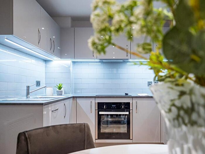 2 Bedroom Apartment To Rent In Flat :: The Quarters, M1