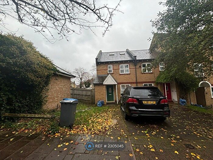 4 Bedroom Semi-Detached House To Rent In Chamberlayne Avenue, Wembley, HA9