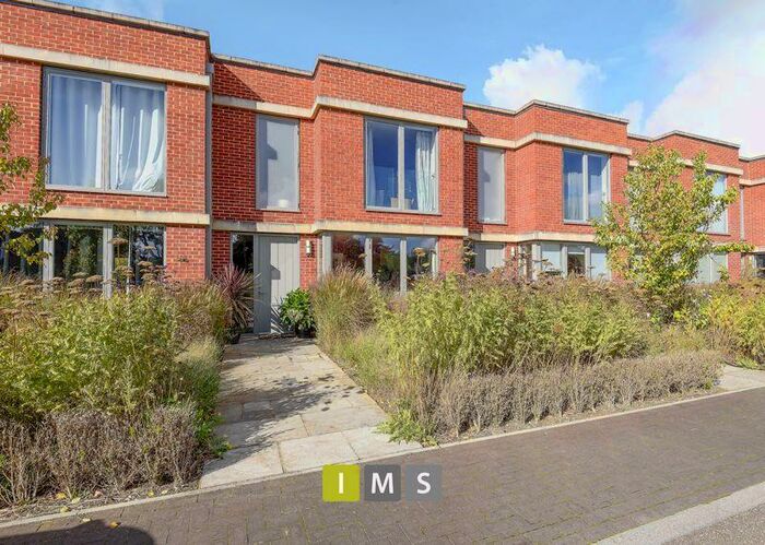 3 Bedroom Property To Rent In Orchard Square, Bicester, OX27