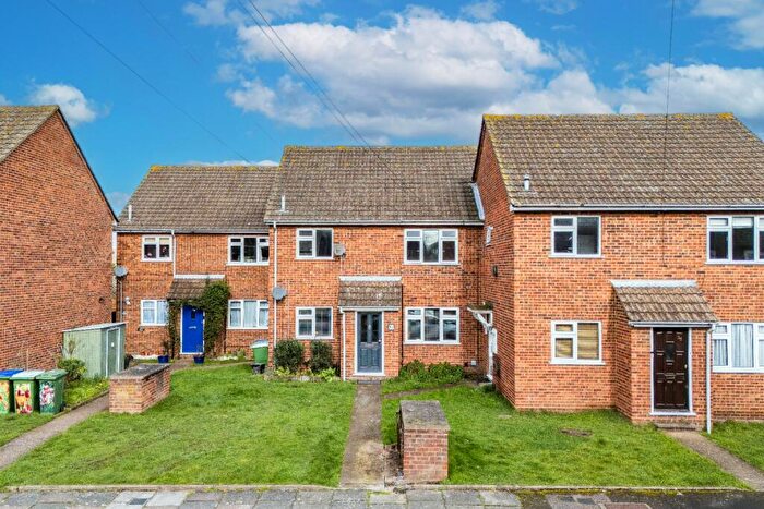 2 Bedroom Maisonette For Sale In Tower Road, Bexleyheath, Kent, DA7