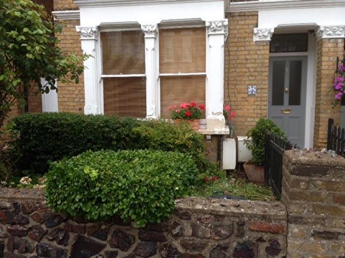 2 Bedroom Flat To Rent In Avenue Road Leigh-On-Sea, SS9