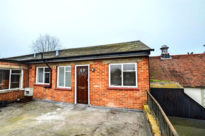 2 Bedroom Flat To Rent In Hemnall Street, Epping, Essex, CM16