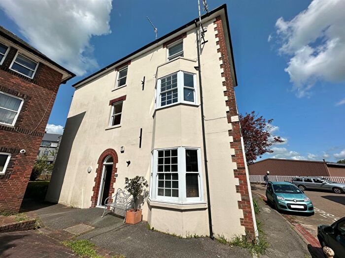 2 Bedroom Flat For Sale In Waterloo Place, Lewes, BN7