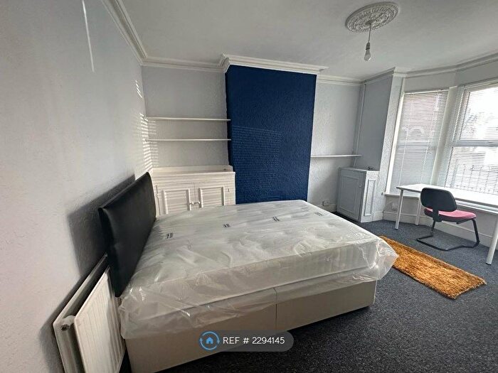 4 Bedroom Terraced House To Rent In Blenheim Road, Reading, RG1
