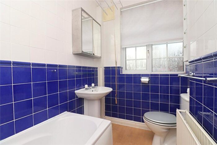 2 Bedroom Apartment For Sale In Victoria Gardens, Oxton, Wirral, CH43