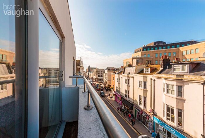 2 Bedroom Flat To Rent In Clock Tower Apartments, - Queens Road, Brighton, East Sussex, BN1