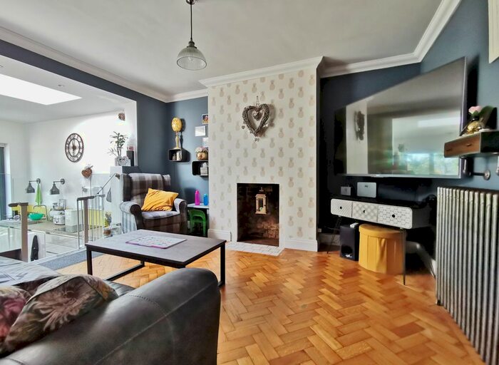3 Bedroom Maisonette To Rent In Dene Road, London, N11