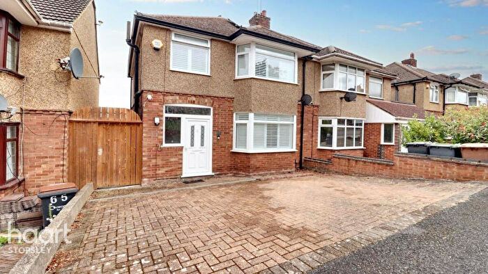 3 Bedroom Semi-Detached House For Sale In Walcot Avenue, Luton, LU2