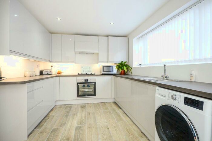 3 Bedroom Semi-Detached House To Rent In Caunts Close, Sutton-in-Ashfield, NG17