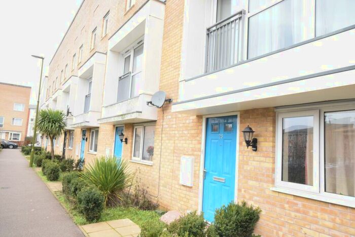 6 Bedroom House To Rent In Aviation Avenue, Hatfield, AL10