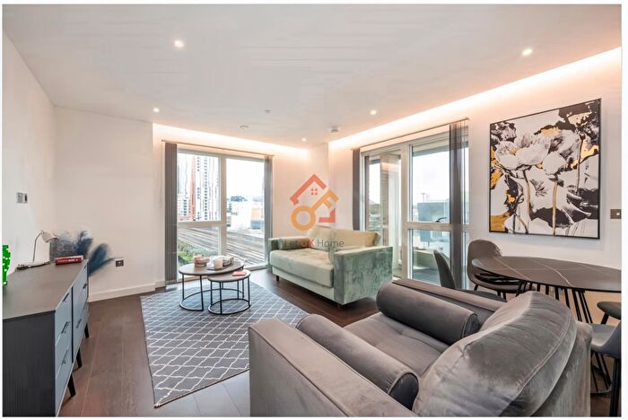 2 Bedroom Flat To Rent In Montrose Building, Malthouse Road, London, SW11