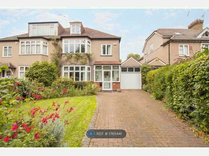 5 Bedroom Semi-Detached House To Rent In Village Road, Enfield, EN1