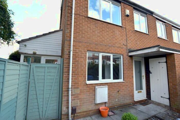 3 Bedroom Semi-Detached House To Rent In Hollybank Drive, Sheffield, S12
