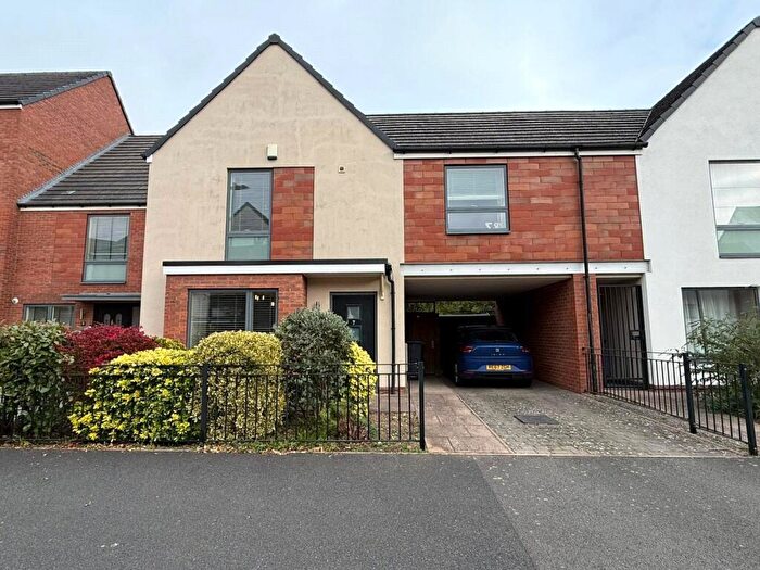 3 Bedroom End Of Terrace House For Sale In Hop Leasow, Birmingham, West Midlands, B31