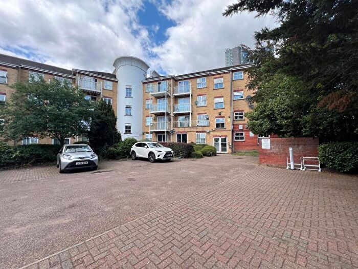 1 Bedroom Flat For Sale In Albert Road, Ilford, IG1