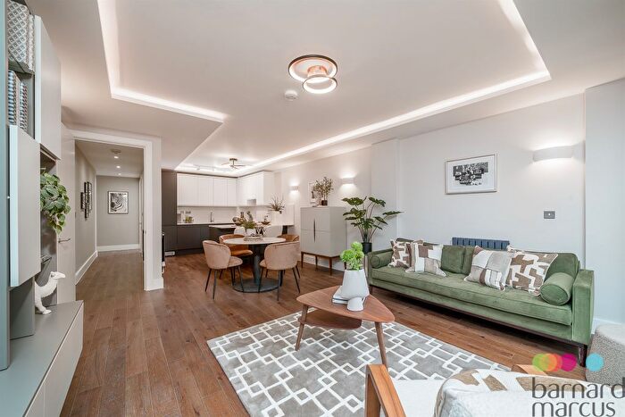 2 Bedroom Flat For Sale In Shepherds Bush Road, London, W6